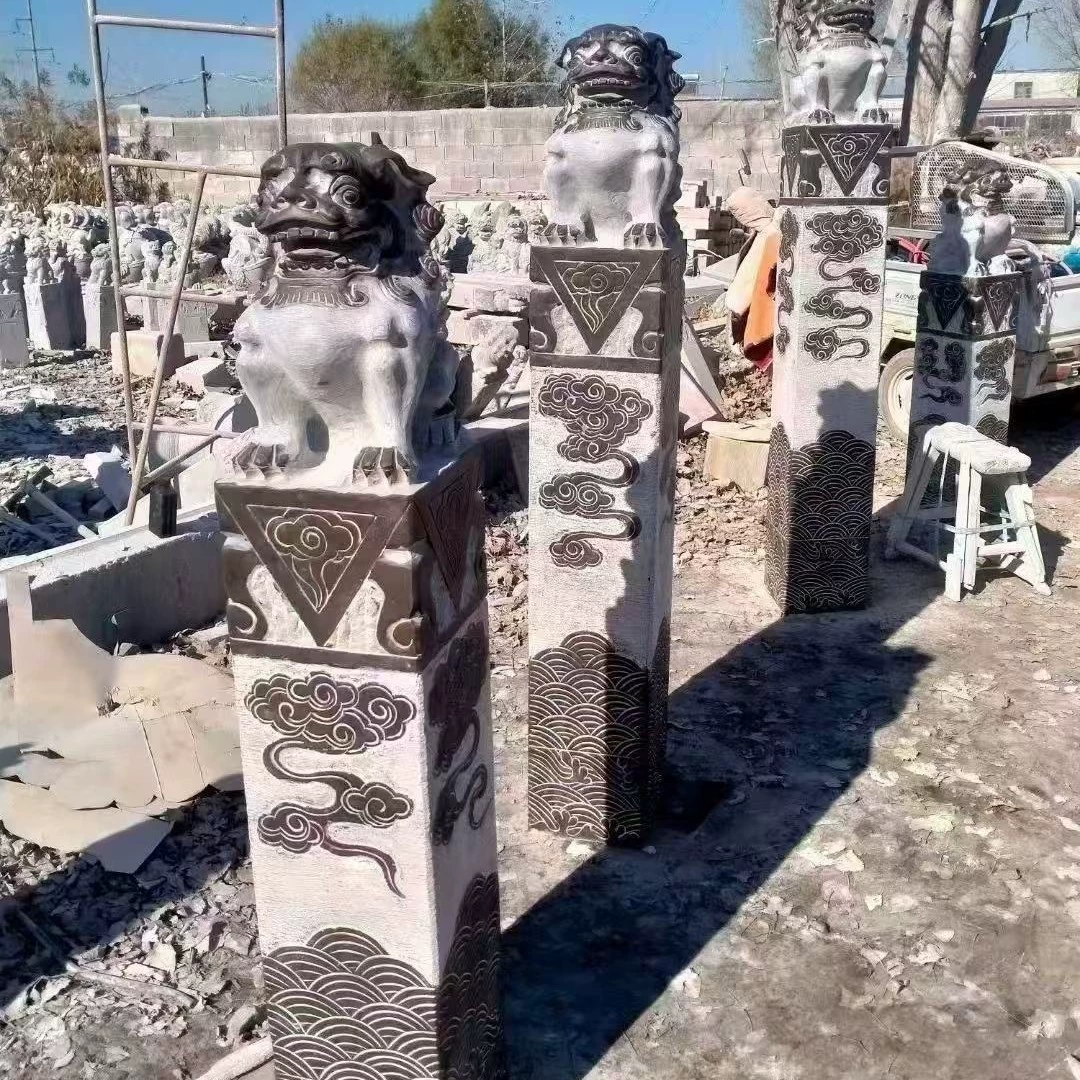 Резьба по камню связывает конские сваи антикварные, чтобы сделать старинные украшения внутреннего двора.