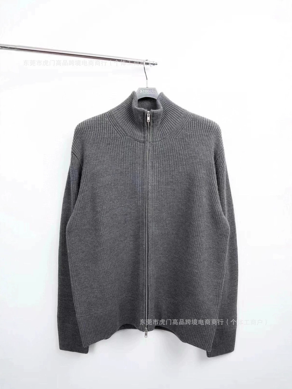 Пуховый кардиган с высоким воротником в стиле Margiela с молнией и теплый жакет MM6