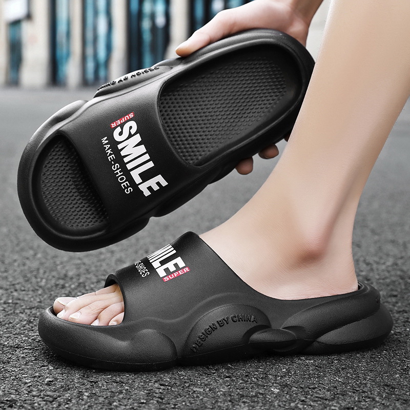 Zapatillas para hombres 2024 nuevo tipo de verano para pisar mierda sensación de fondo grueso zapatillas frías para hombres al aire libre sandálias deportivas de playa antideslizantes