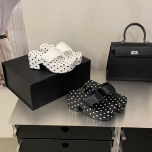 �n��A�c�����ЬŮ�ָ���ˮ̨һ����Ь�r�аٴ����ߛ���Ьɳ��Ь