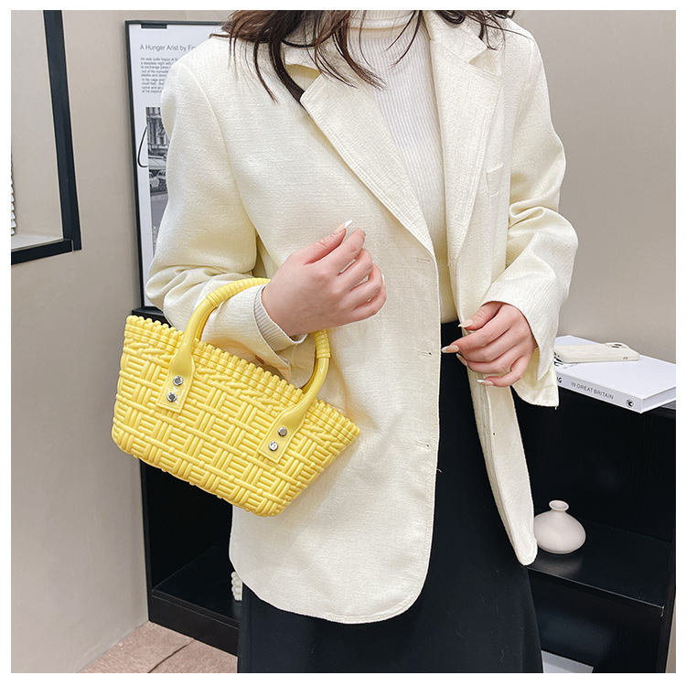 2025 New trendy and versatile crossbody mini vegetable basket jelly bag, fashionable hand-held woven bag, mini tote women's bag undefined