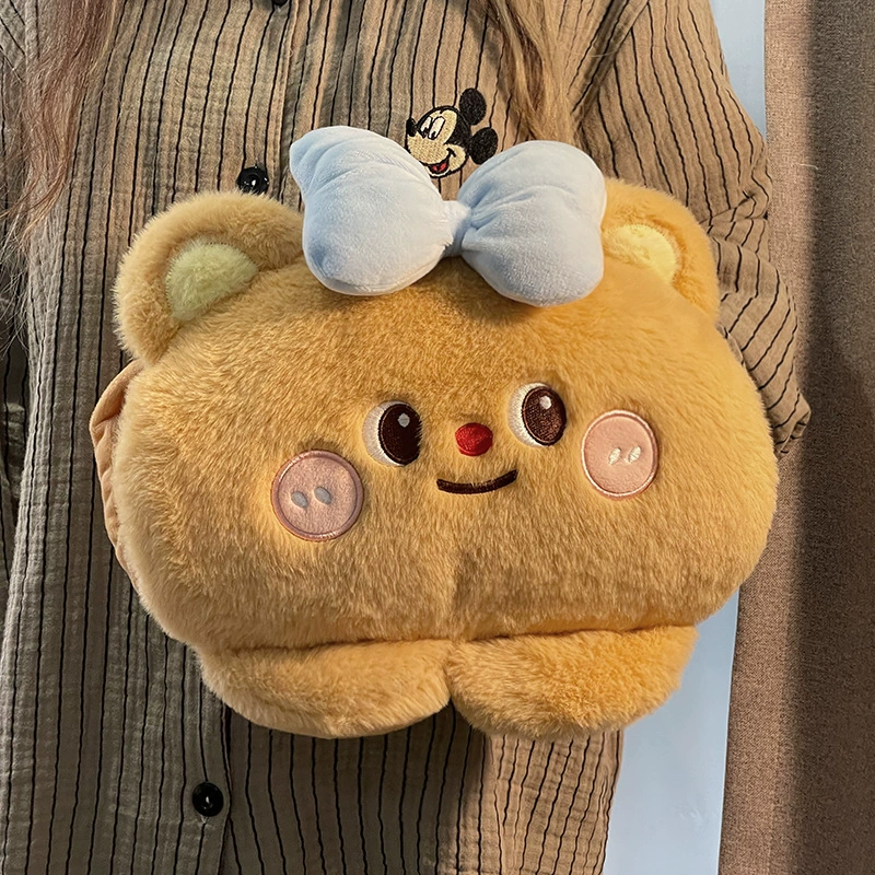 Детеныш медведь с горячей водой в общежитии