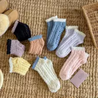 Женские носки из кораллового флиса, осенние и зимние короткие носки-трубы, нескользящие носки в горошек, домашние плюшевые утолщенные теплые носки для сна.
