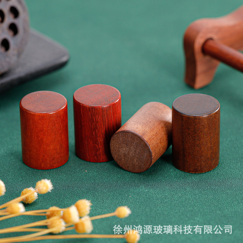 Venta al por mayor directa de fábrica en stock bayoneta botella de perfume cilíndrica multicolor cubierta de madera cosméticos cubierta de palo de rosa