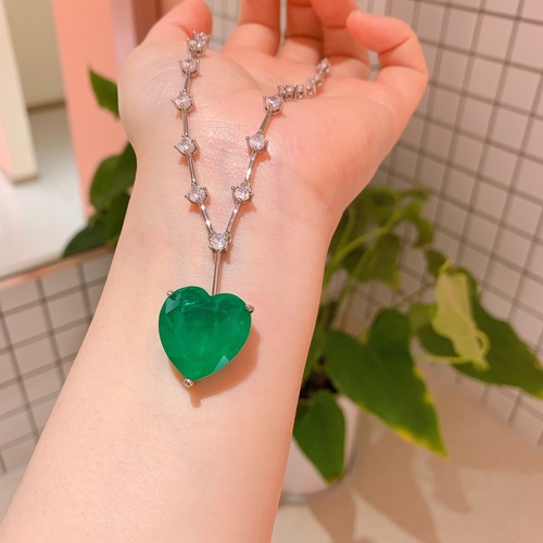 Vivian Jewels European and American Style Simulated Emerald Heart Pendant Earrings Set with Main Stone 10*10, Drop Pendant 20*20