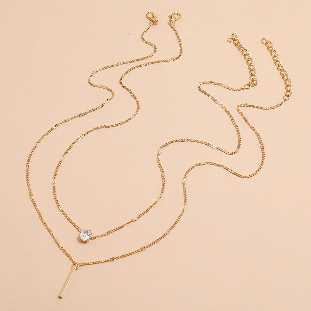 Collana a strati minimalista con catene delicate da donna_voghion.com