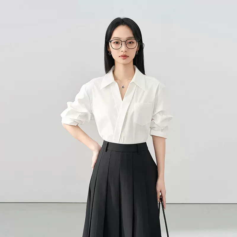 白色v领衬衫女夏新款休闲宽松法式小众上衣通勤面试职业正装衬衣