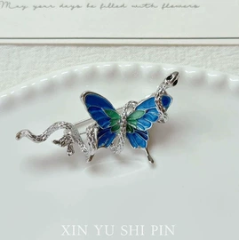 项链;耳钉;手链