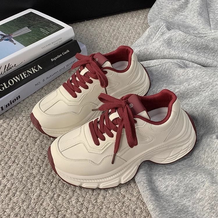 Zapatillas deportivas casuales blancas y rojas para mujer 2026, nuevas zapatillas deportivas casuales con suela gruesa y aumento de altura para mujer, zapatillas deportivas de nicho para mujer