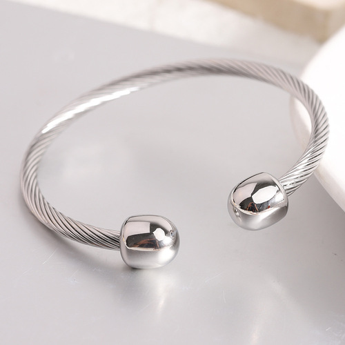 European and American simple C-shaped titanium steel bracelets, retro, versatile cables, fashionable openings, stainless steel women's bracelets wholesale