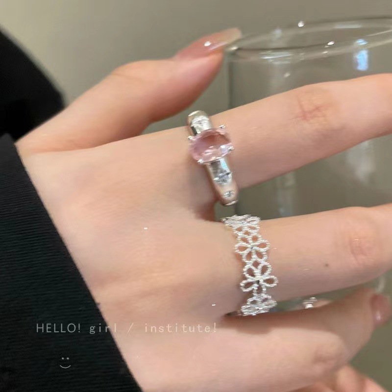Elegant small design ring