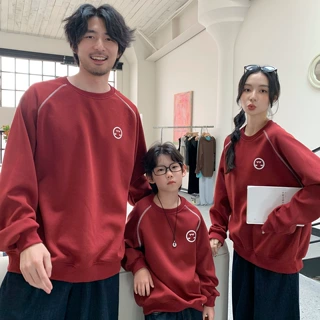 韩系酒红撞色明线亲子卫衣春秋落肩宽松一家三口母子父子家庭装潮