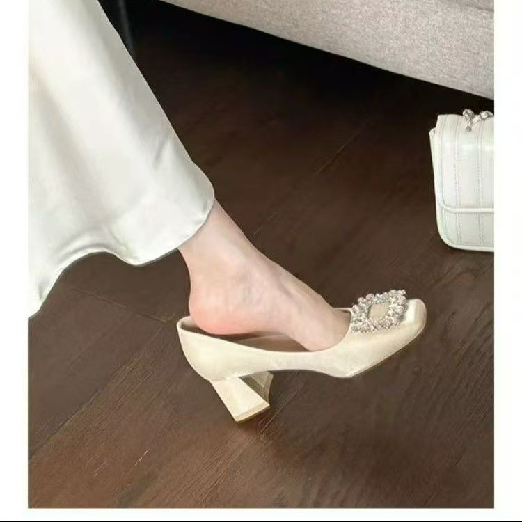 Temperamento francés de alta calidad, botón cuadrado de diamante, zapatos de mujer, 2026 zapatos de tacones altos de verano, zapatos de moda de cabeza cuadrada.