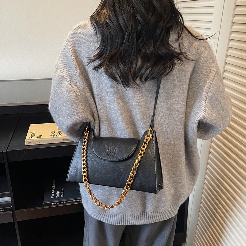 Bolsos de brazo retro retro de alta calidad para mujeres 2025 invierno nuevo bolso de tendencia de cadena bolso de hombro universal bolso de tendencia