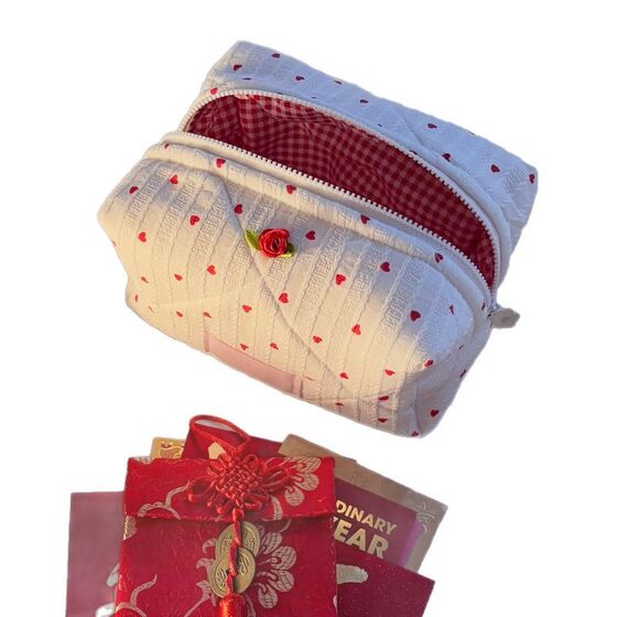 in stock Korean Love Cosmetic Bag Travel Skin Care Zipper Toiletry Bag Portable Large Capacity Cosmetic Storage Bag