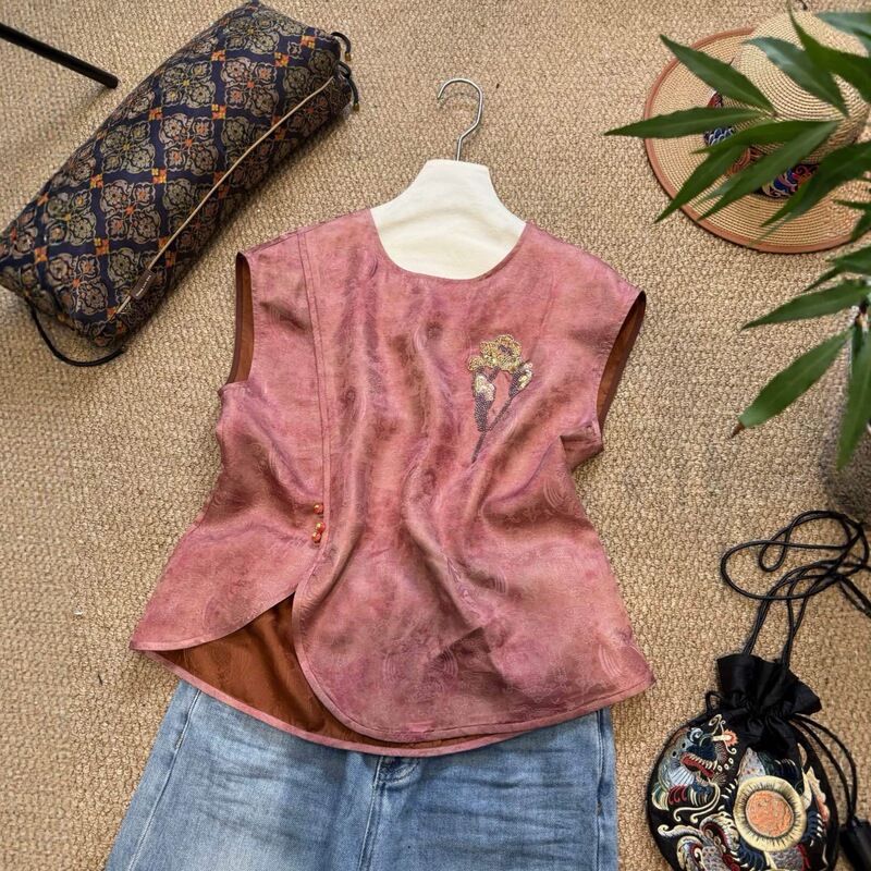 Three-Color New Chinese-Style Silk Red Cloud Gauze Embroidered Sleeveless Top 2026 Summer Design Irregular Buttoned Round-Neck Shirt Three-Color New Chinese-Style Silk Red Cloud Gauze Embroidered Sleeveless Top 2026 Summer Design Irregular Buttoned Round-Neck Shirt
