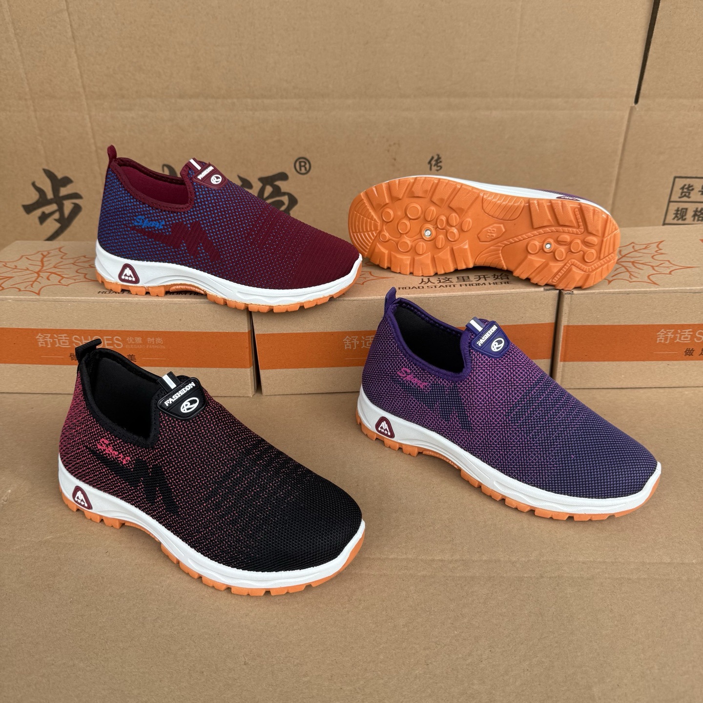 春秋新款女式单鞋运动版加海绵注塑鞋户外透气软底中老年妈妈鞋子