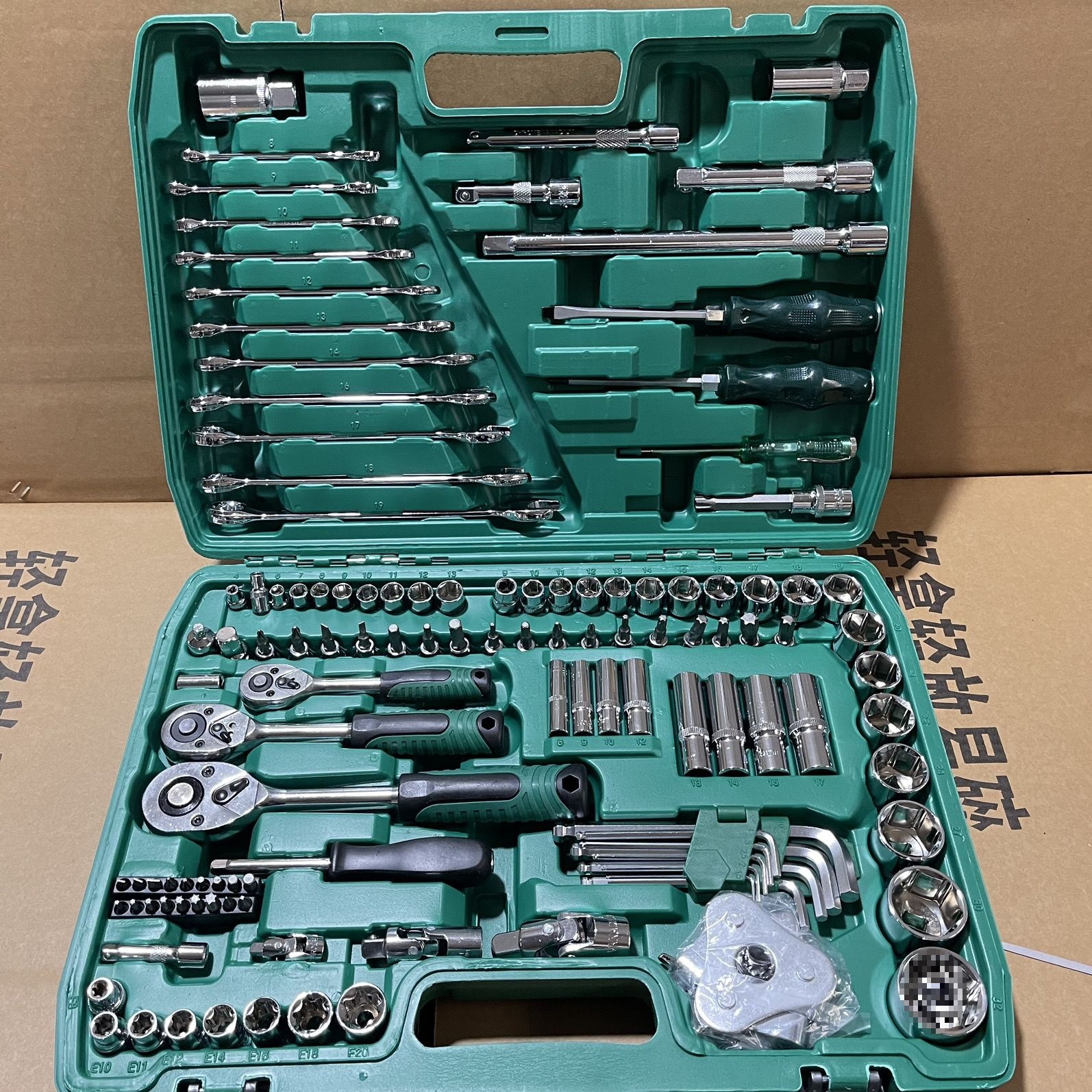 Tools set, wrench, 121 pieces