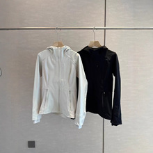 032053   秋季新品女士连帽软壳加绒冲锋衣运动夹克户外防水2025