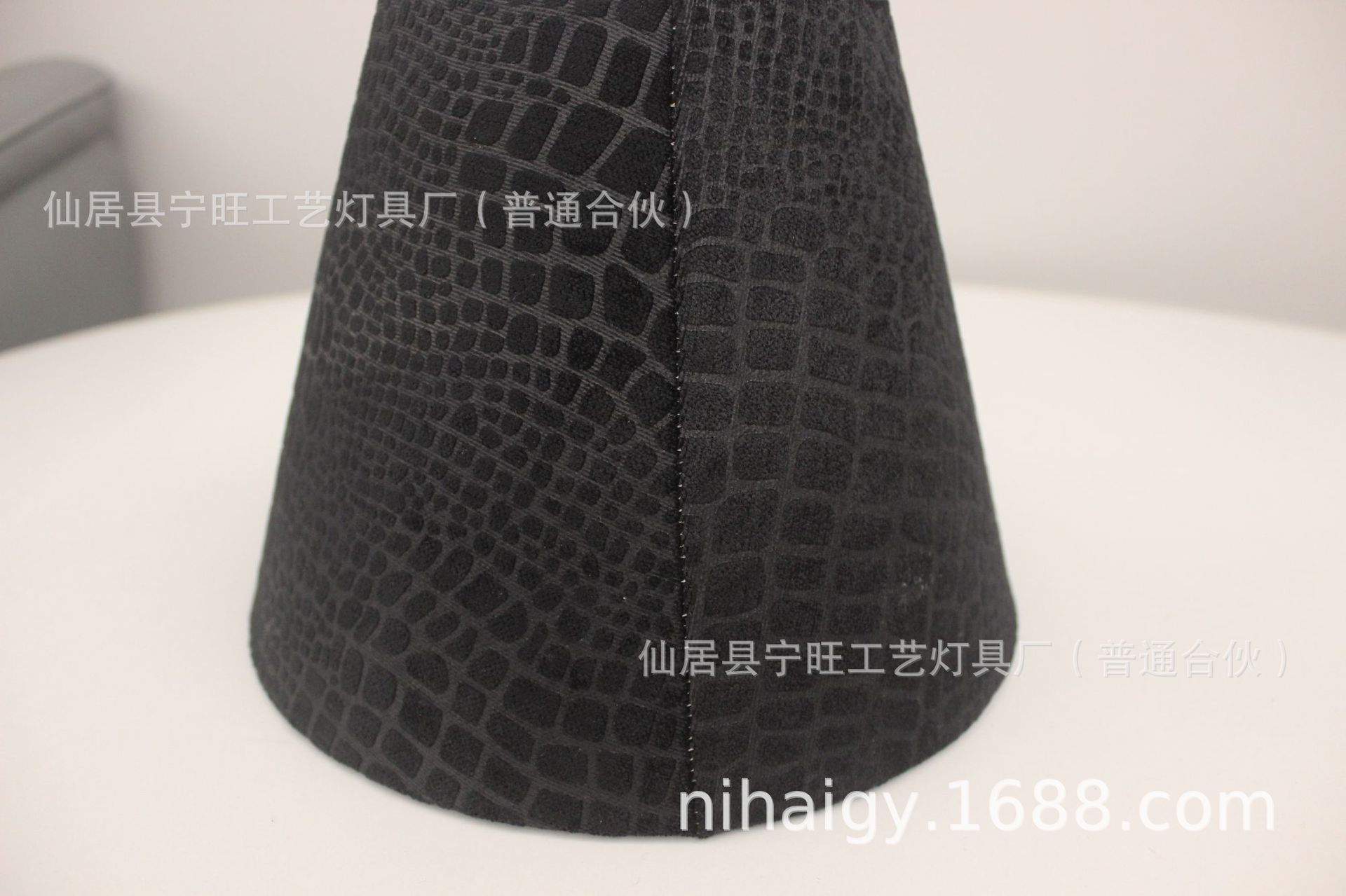 검은 악어 피부 패턴 일반 스택