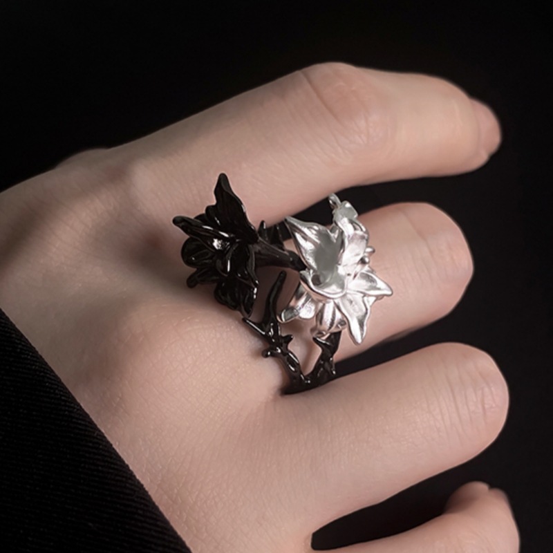 Three dimensional small design fashionable ring
