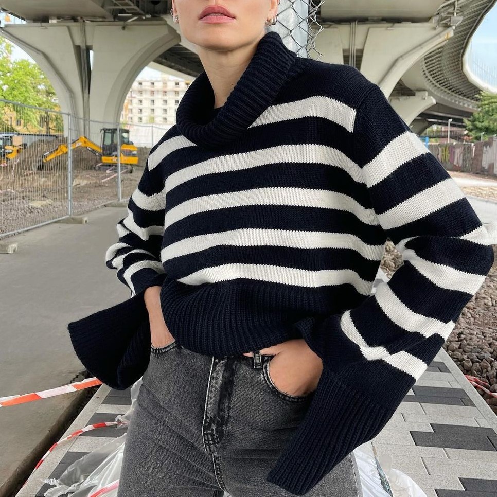 Women's casual sweater with turtleneck cuff slit_voghion.com