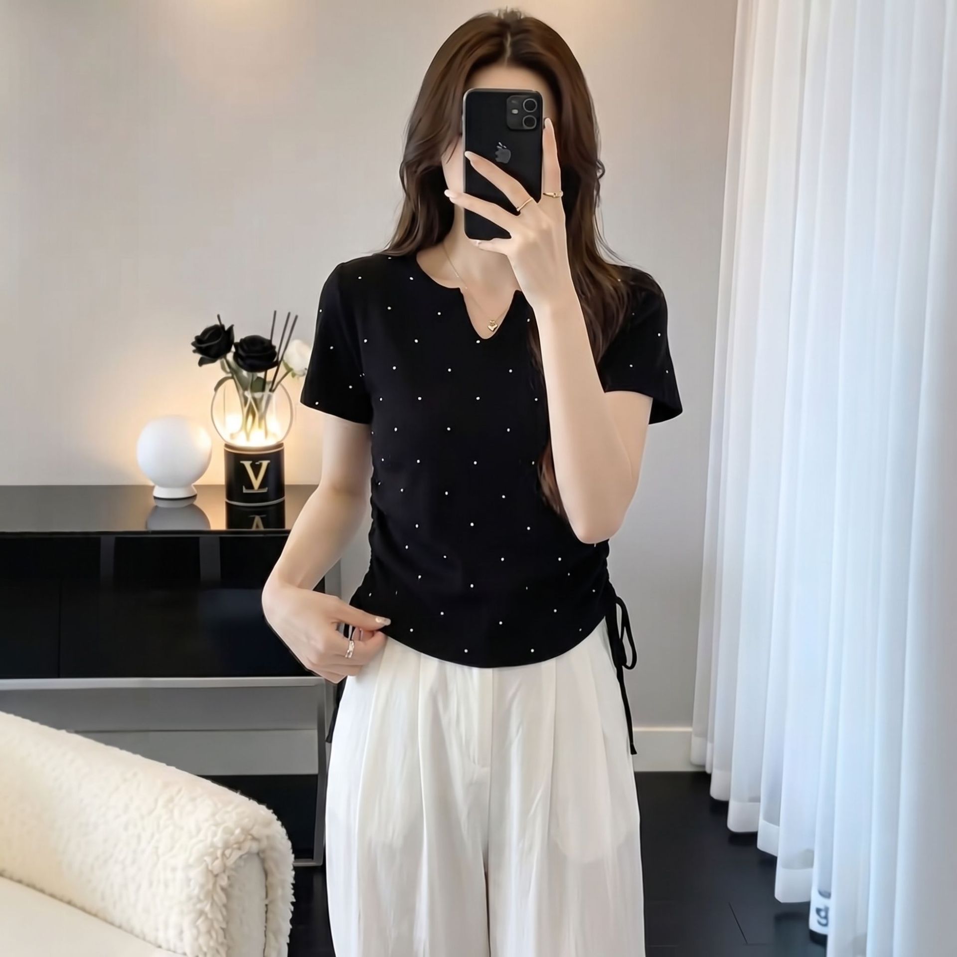 Áo thun nữ cổ V chấm bi tay ngắn rút eo size lớn — màu đen chi tiết 4