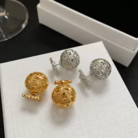 项链;耳钉;耳环