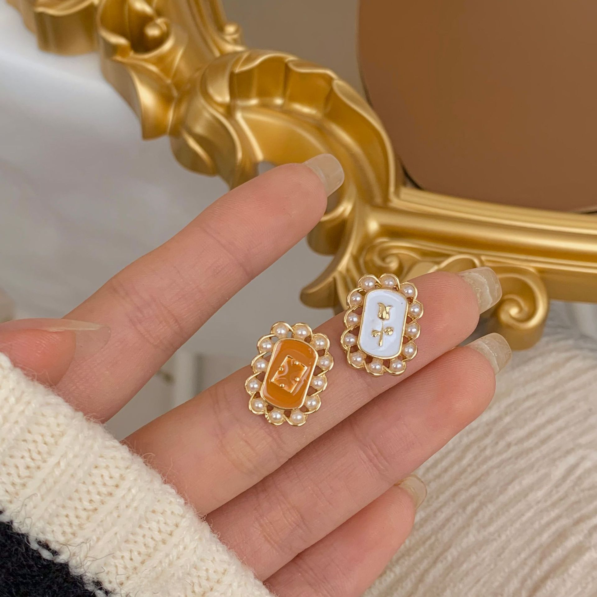 Elegant retro earrings