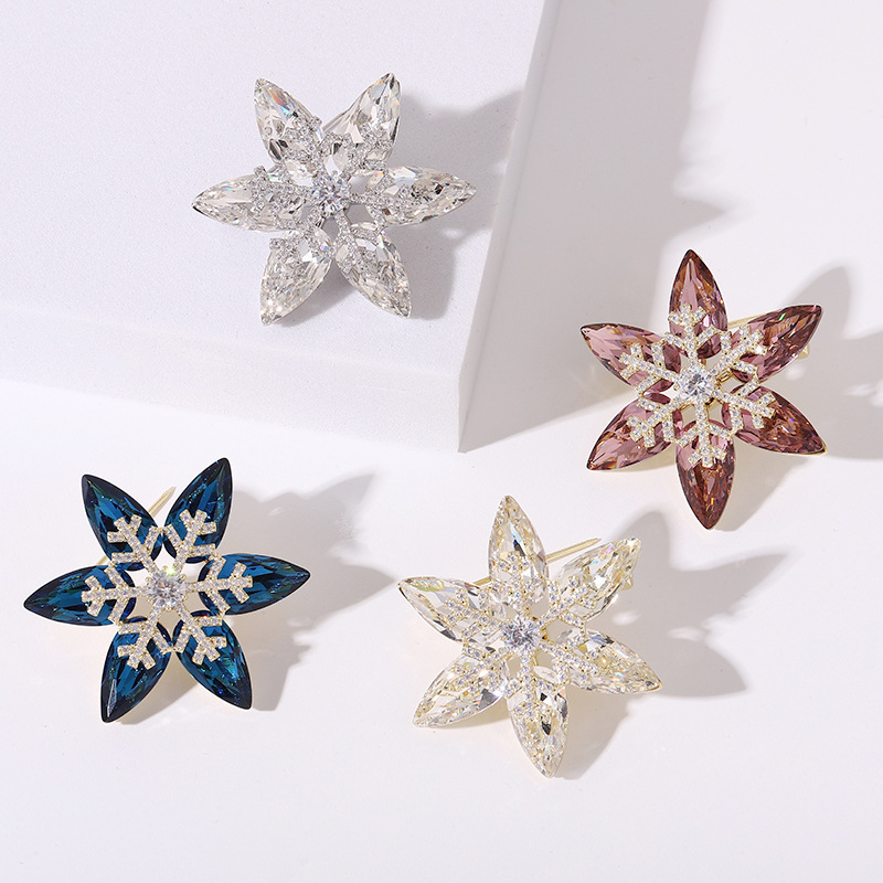 Style Ig Brillant Fleur Flocon De Neige Le Cuivre Placage Incruster Zircon Femmes Broches display picture 8