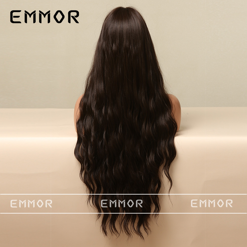 Peluca europea y americana hembra negro marrón de ocho caracteres flequillo largo pelo rizado en stock Peluca de pelo de alta temperatura cosplay de seda