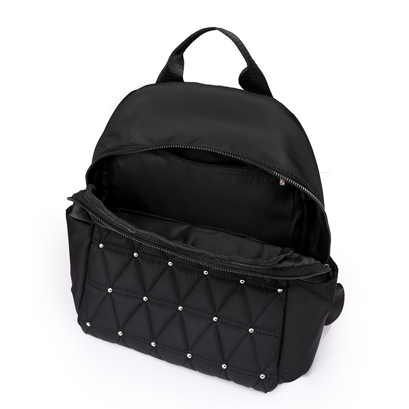 Comercio exterior nuevo estilo de gran capacidad casual señoras mochila de nailon moda rombo remache mochila de viaje al aire libre al por mayor