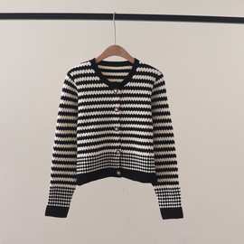 秋冬新款黑白撞色毛衣女外套设计感小众波浪纹针织开衫上衣