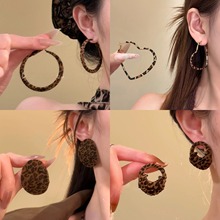 �yᘏ͹ňA�δ��ȦŮ�������F�����y���hС���߼��Еr�ж�ٴ�