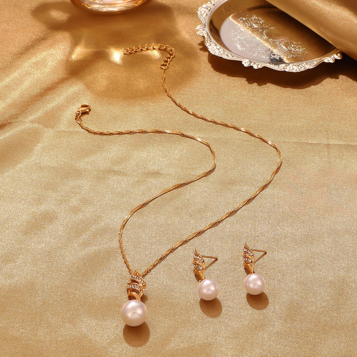 Women'S Gender Fashion Alloy Pearl Diamond Earrings Necklace Set
