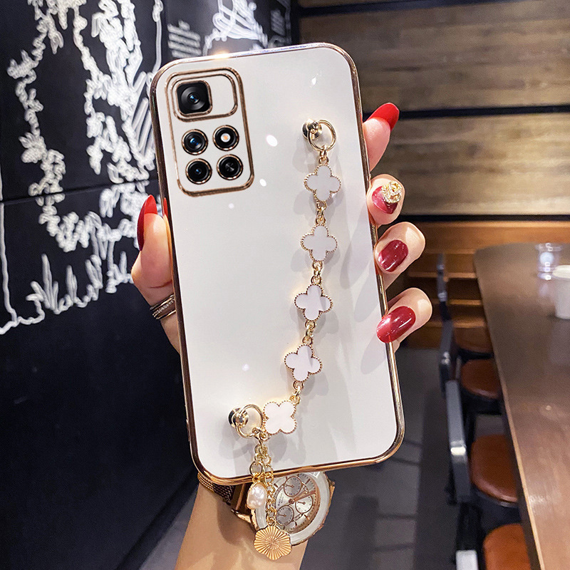 One Piece Is Suitable for Samsung S23 Electroplated Four-Leaf Clover Bracelet Mobile Phone Case Note20Ultra Gold Edge All-Inclusive a Series