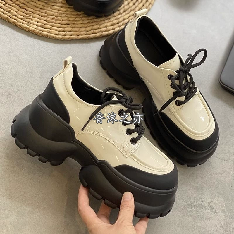 Женские кожаные туфли на толстой подошве в британском стиле на шнуровке, новинка 2025 года, весенне-осенние лоферы на платформе для низкоростных женщин, модные однотонные туфли