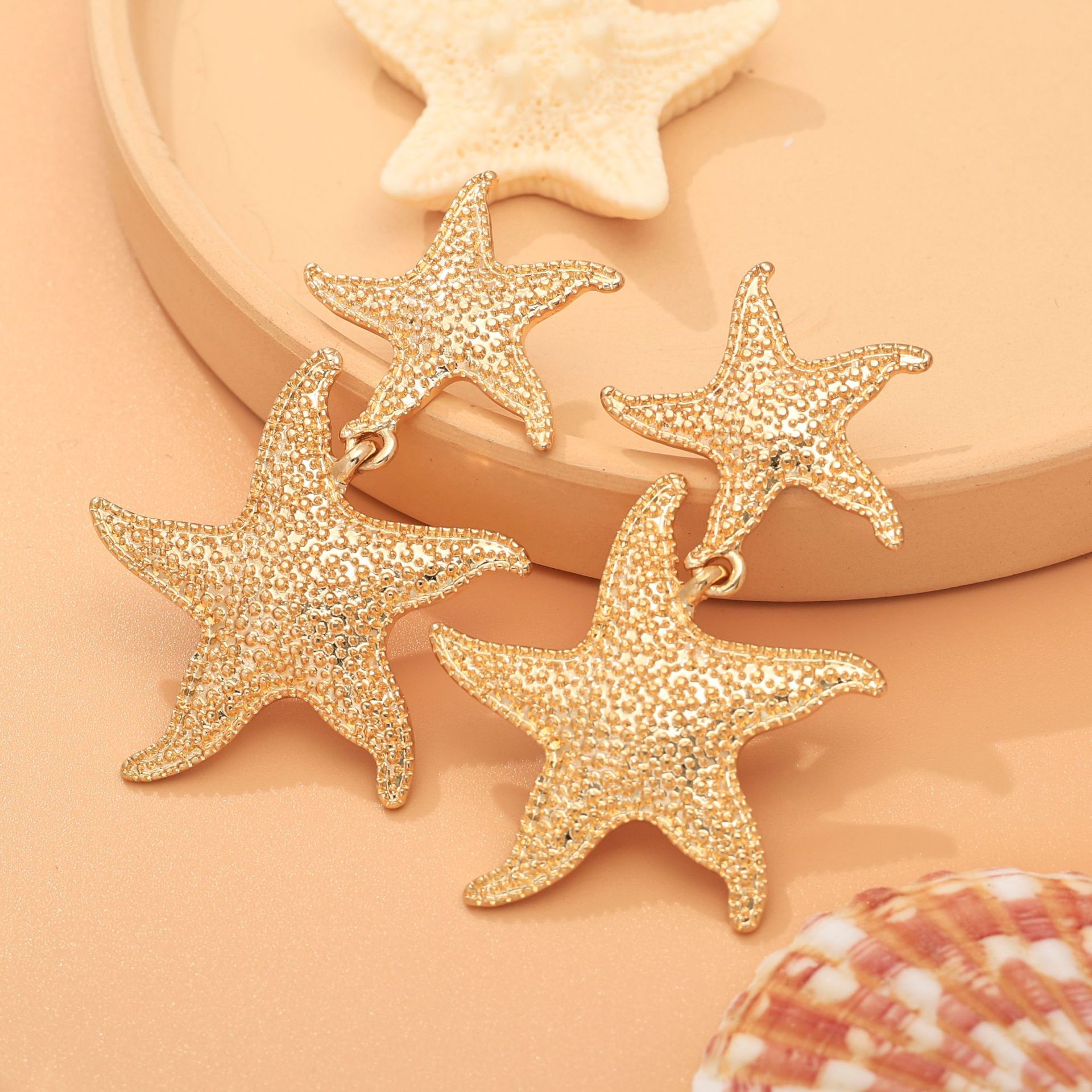 Pendientes de estrella de mar de viento de vacaciones de moda transfronteriza europea y americana Pendientes de aleación de doble capa de temperamento Accesorios de elementos marinos de verano para mujer