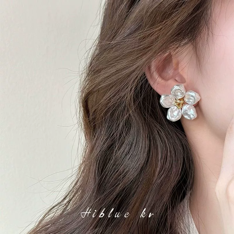 Заглушки для ушей, серьги demi-season из жемчуга, без пирсинга, тренд сезона, стиль лёгкой роскоши, цветочные