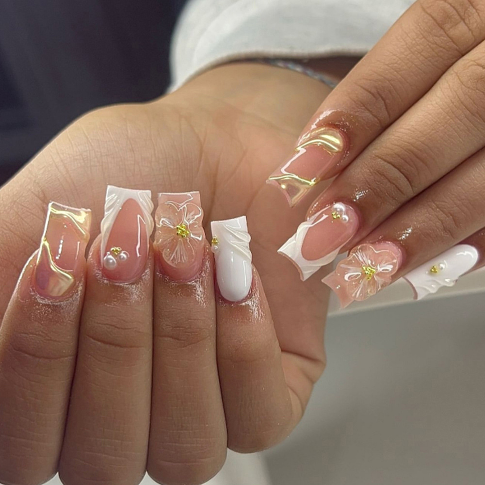 Ventas transfronterizas en caliente 3D flor manicure polvo desnudo punto de perla perforado estilo francés 24 piezas de parche de uñas