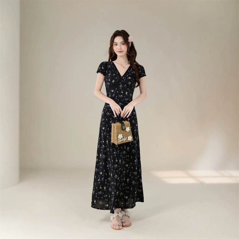 Beach Vacation Style Sexy V-Neck Floral Short-Sleeve Dress for Women, 2026 New Slim-Fit Long Dress with a Large Hem
