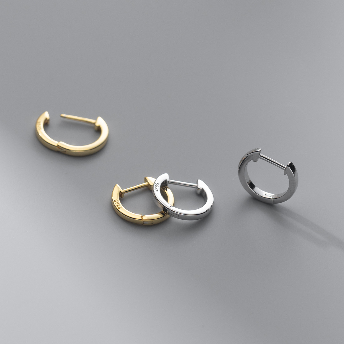 Eloch s925 plata japonesa y coreana simple estilo de viaje geométrico liso orejetas de anillo simple orejetas M01293