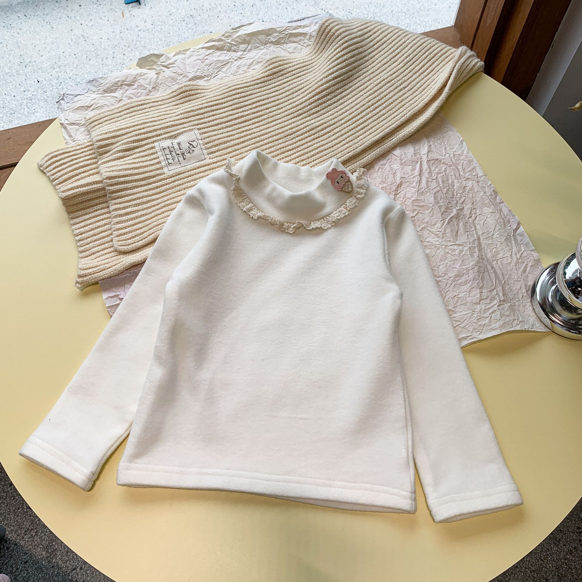 Sugar Pear ropa infantil de niñas camisa de fondo de cuello alto ropa de invierno gruesa 2025 nueva chaqueta de aire extranjero ropa de bebé de niña