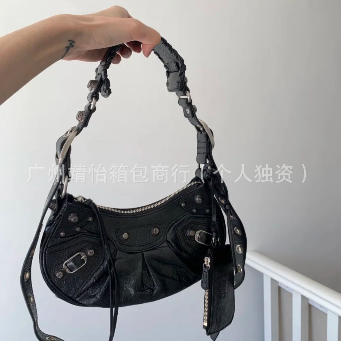 High Quality Paris Le Cagole Studded Biker Bag Oil Wax Leather 3-In-1 Crescent Crossbody Genuine Leather Underarm Bag - Thumbnail 2