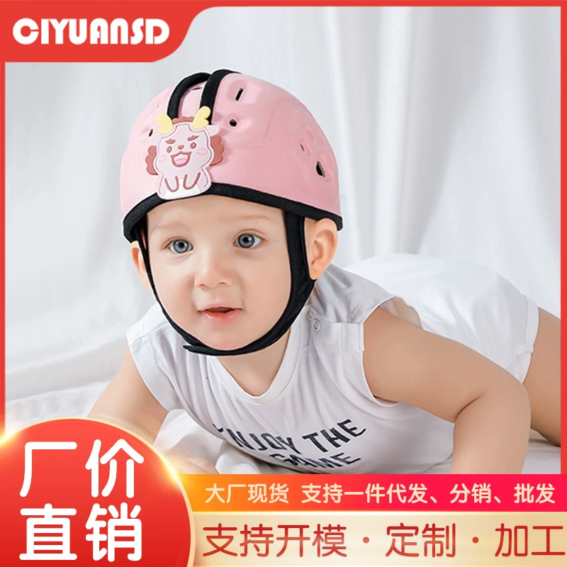 Младенцы учатся ходить с защитной подушкой головы