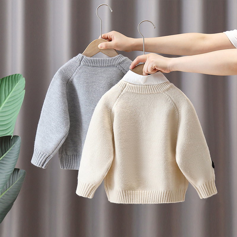 6510 Suéter para niños Suéter de estilo occidental de otoño e invierno para niños 2025 Nuevo estilo Camisa de fondo con capucha de otoño para niños pequeños y medianos