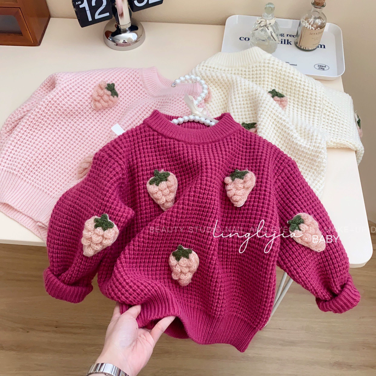 Three dimensional strawberry, demi-season sweater, knitted body-friendly thermal underwear, handmade, increased thickness, round collar, western style