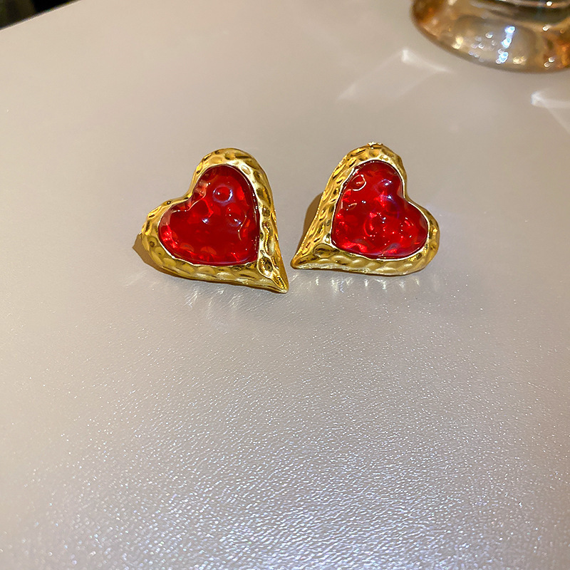 Silver needle folds love earrings