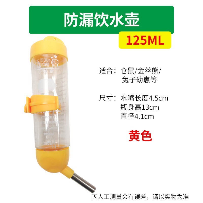 Hámster de conejillo de indias bebiendo agua de oso de oro