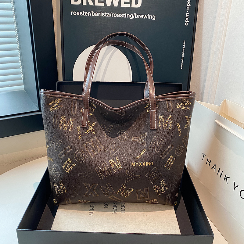 Bolsas de gran capacidad de este año, bolsas de moda populares, bolsas de viaje portátiles de hombro, invierno 2024, nueva marea de letras